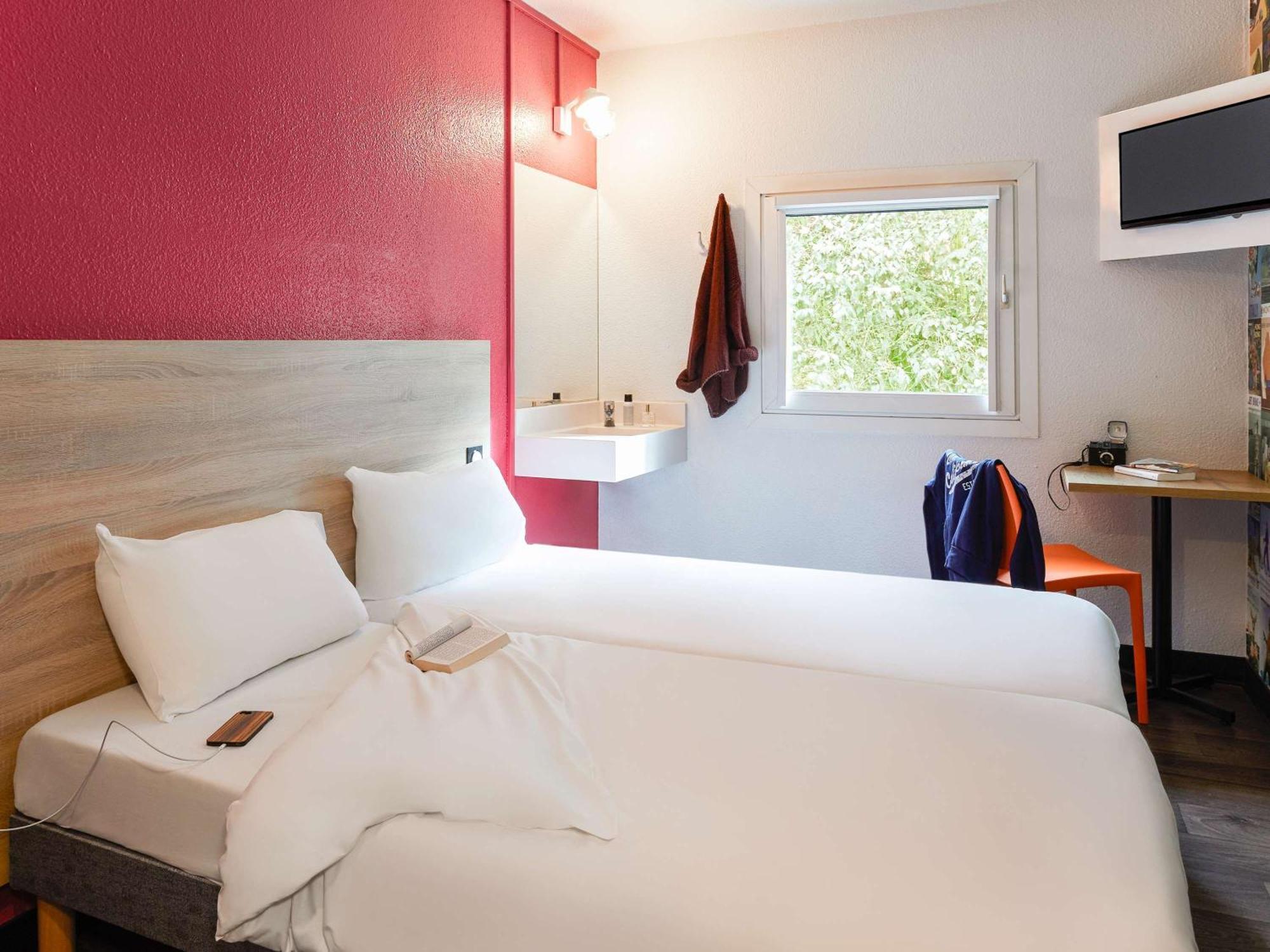 Hotelf1 Moret Fontainebleau Exterior foto