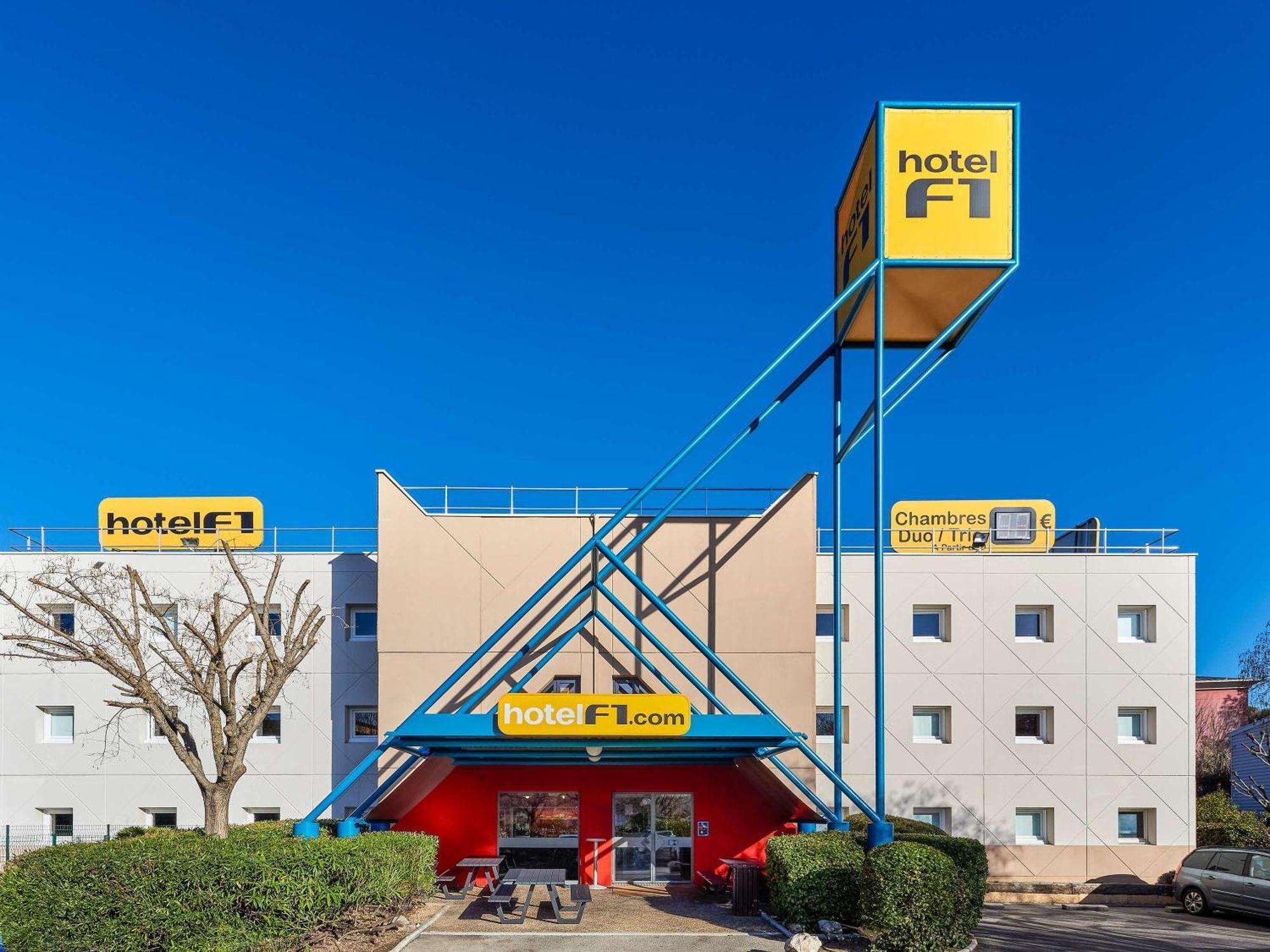 Hotelf1 Moret Fontainebleau Exterior foto